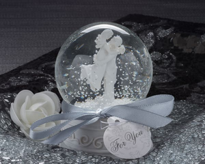 "Forever In Love" Couple Snow Globe Favor - ArtisanoDesigns